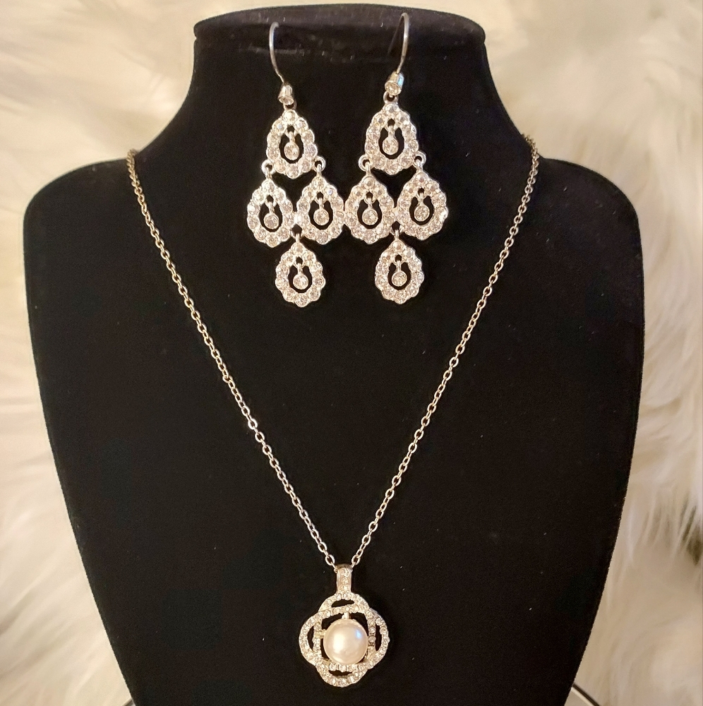 Vintage Crystal & Faux Pearl Necklace and Matching Earrings